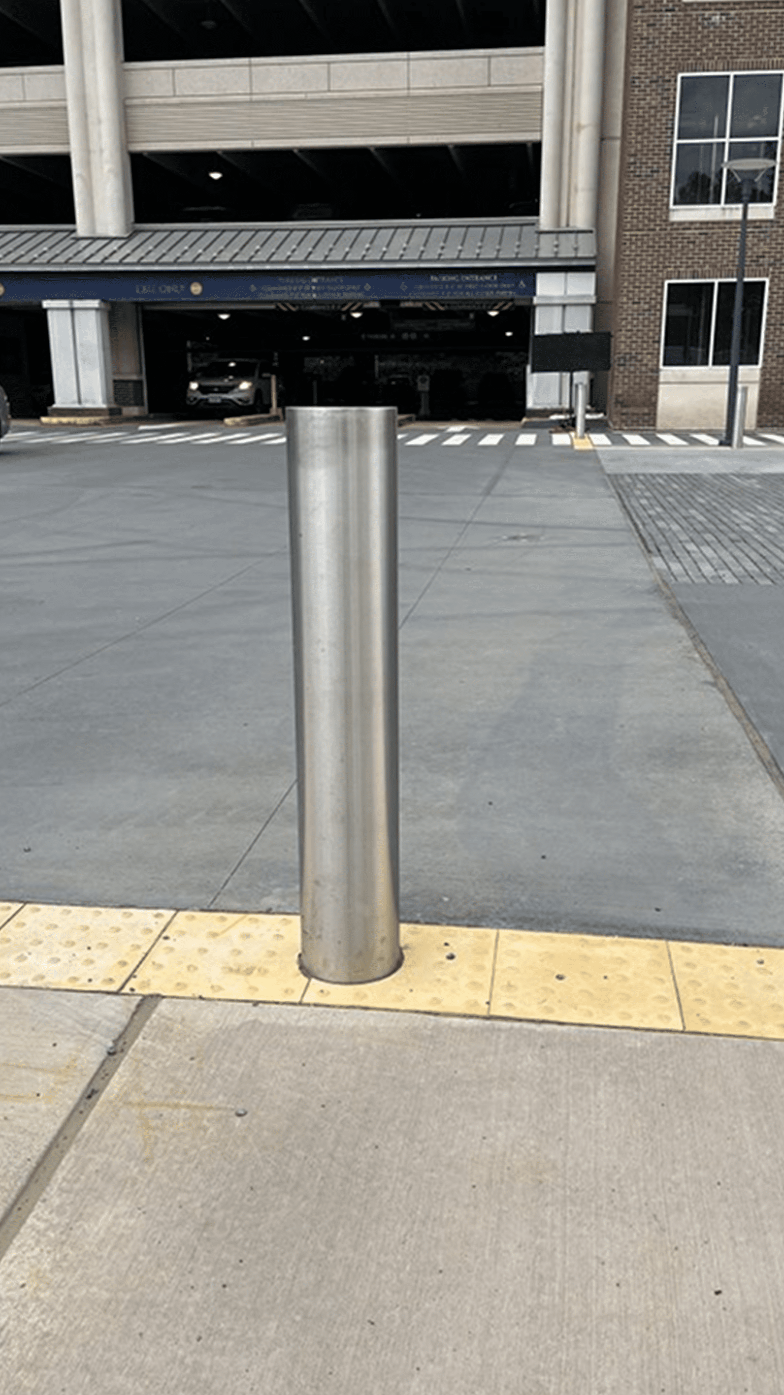 U-of-V-Stainless-Fixed-3-scaled-2-768x1024 1 (1)